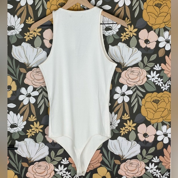 NWT Abercrombie & Fitch Seamless Rib Deep V-Neck Bodysuit Women Size Large - Picture 6 of 8